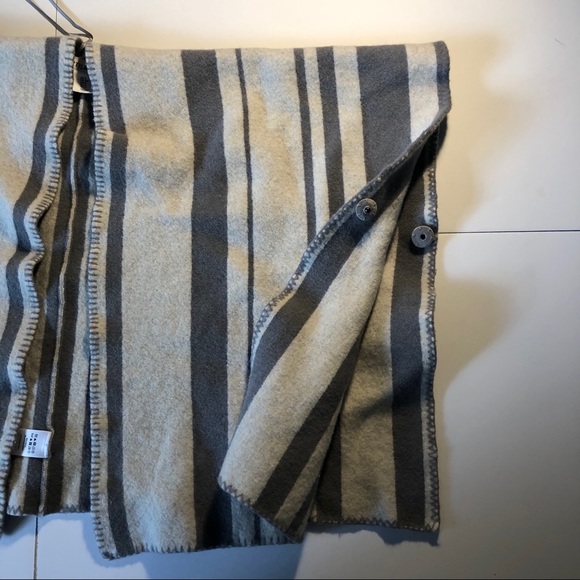 Gray and white striped boxy cardigan - Picture 2 of 6